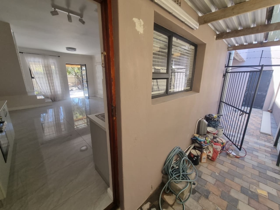 2 Bedroom Property for Sale in Rondebosch East Western Cape